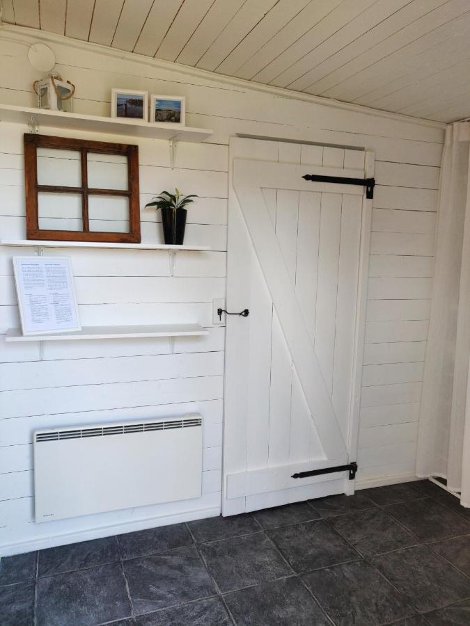 Lillstugan - Centralt Och Havsnaera I Lugnt Villomrade Falkenberg Exterior photo